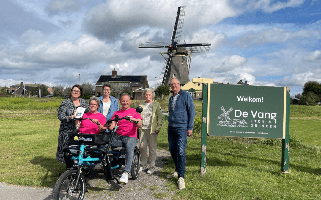 Eerste routeboekje langs Nootdorpse monumenten ontvangen