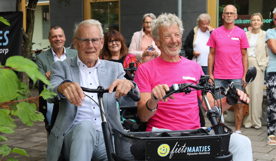Fietsmaatjes feestelijk van start met Tour de France-held Jan Janssen